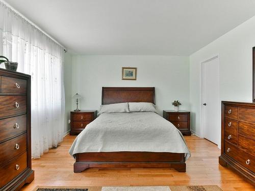 Master bedroom - 990 Rue Palardy, Laval (Auteuil), QC - Indoor Photo Showing Bedroom