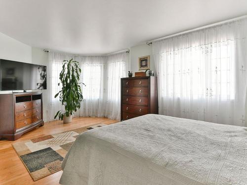 Master bedroom - 990 Rue Palardy, Laval (Auteuil), QC - Indoor Photo Showing Bedroom