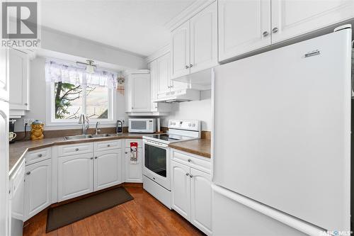 104 65 Hochelaga Street W, Moose Jaw, SK - Indoor Photo Showing Kitchen