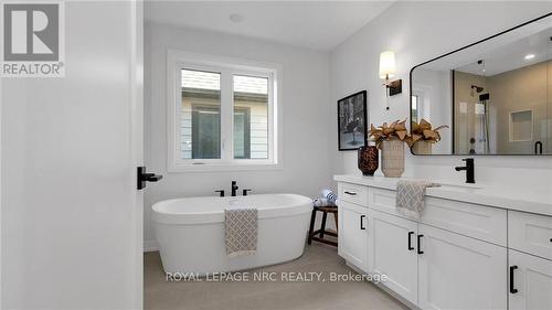 121 Whitefish Crescent, Hamilton (Stoney Creek), ON - Indoor Photo Showing Bathroom