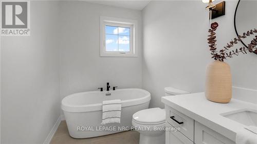 121 Whitefish Crescent, Hamilton (Stoney Creek), ON - Indoor Photo Showing Bathroom