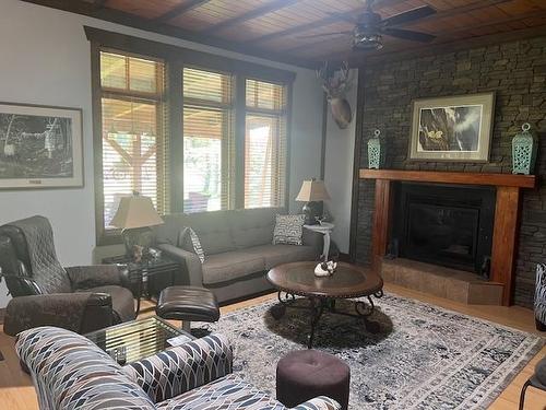 4470 Moan Road, Skookumchuck, BC - Indoor Photo Showing Living Room With Fireplace