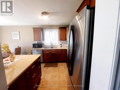 14 Southgate Parkway, St. Thomas, ON - Indoor Photo Showing Kitchen With Double Sink
