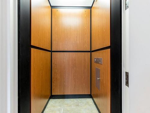 Elevator - 3920 Rue Leningrad, Brossard, QC - Indoor