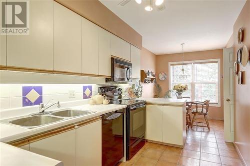 32 Country Club Place, Brockville, ON - Indoor Photo Showing Kitchen With Double Sink