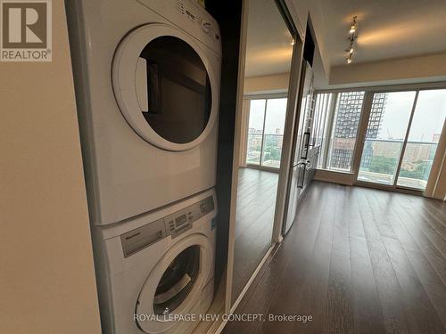 1911 - 68 Shuter Street, Toronto (Church-Yonge Corridor), ON - Indoor Photo Showing Laundry Room