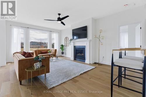 649 Tull Street E, Strathroy-Caradoc, ON - Indoor Photo Showing Living Room With Fireplace