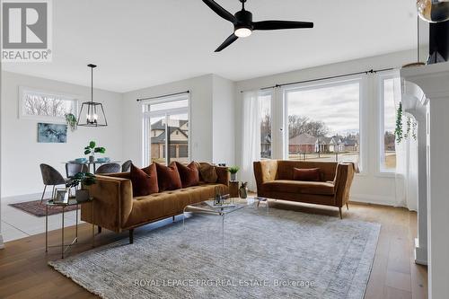 649 Tull Street E, Strathroy-Caradoc, ON - Indoor Photo Showing Living Room