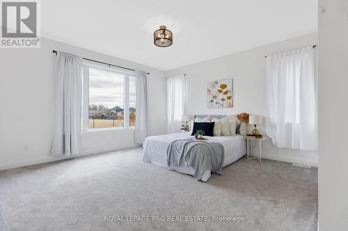 649 Tull Street E, Strathroy-Caradoc, ON - Indoor Photo Showing Bedroom