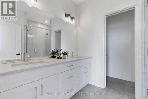 649 Tull Street E, Strathroy-Caradoc, ON - Indoor Photo Showing Bathroom