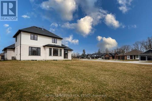 649 Tull Street E, Strathroy-Caradoc, ON - Outdoor