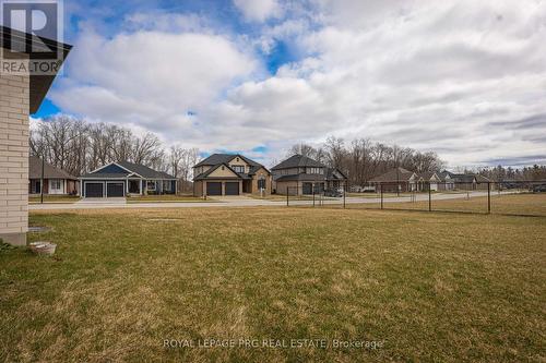 649 Tull Street E, Strathroy-Caradoc, ON - Outdoor