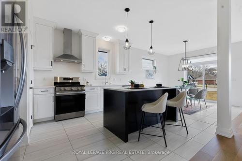 649 Tull Street E, Strathroy-Caradoc, ON - Indoor Photo Showing Kitchen With Upgraded Kitchen