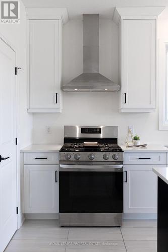 649 Tull Street E, Strathroy-Caradoc, ON - Indoor Photo Showing Kitchen