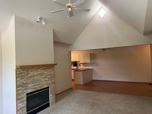 306 - 105 Knighton Rd, Kimberley, BC - Indoor With Fireplace