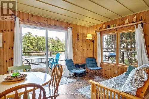 852 Isl 8, Galway-Cavendish And Harvey, ON - Indoor Photo Showing Dining Room