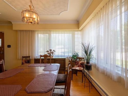 905 Currie Road, Kenora, ON - Indoor Photo Showing Dining Room