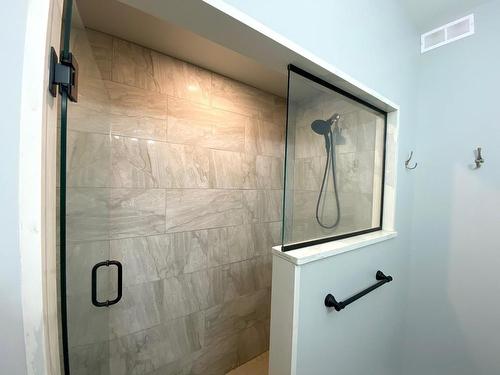 456 Muskrat Drive, Thunder Bay, ON - Indoor Photo Showing Bathroom