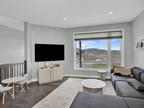 497 Muskrat Drive, Thunder Bay, ON - Indoor Photo Showing Living Room