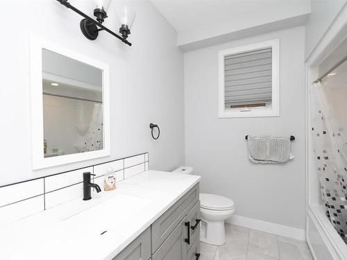 497 Muskrat Drive, Thunder Bay, ON - Indoor Photo Showing Bathroom