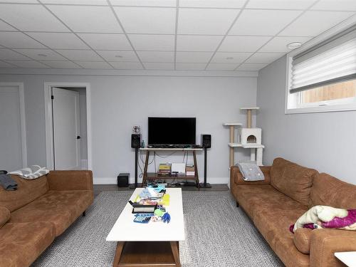 497 Muskrat Drive, Thunder Bay, ON - Indoor Photo Showing Living Room