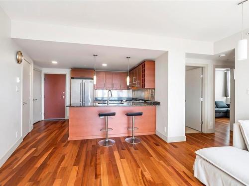 S1104-737 Humboldt St, Victoria, BC - Indoor Photo Showing Kitchen