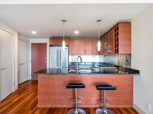 S1104-737 Humboldt St, Victoria, BC - Indoor Photo Showing Kitchen