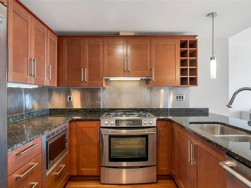 S1104-737 Humboldt St, Victoria, BC - Indoor Photo Showing Kitchen