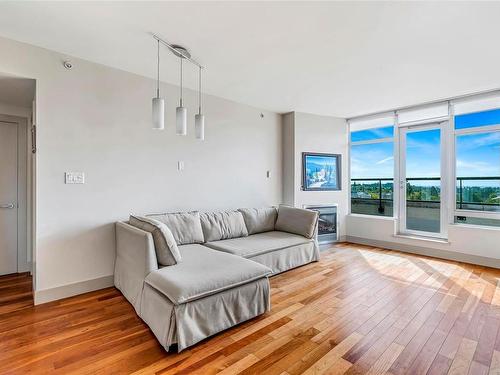 S1104-737 Humboldt St, Victoria, BC - Indoor Photo Showing Living Room