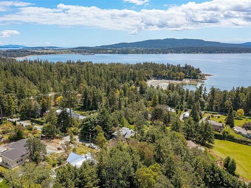 585 Norris Rd, North Saanich, BC 