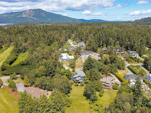 585 Norris Rd, North Saanich, BC 