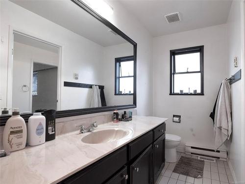 112 Arden Rd, Courtenay, BC - Indoor Photo Showing Bathroom