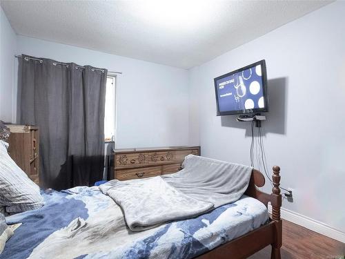 112 Arden Rd, Courtenay, BC - Indoor Photo Showing Bedroom
