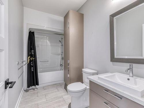 Salle de bains - 16985 Rue Du Zircon, Mirabel, QC - Indoor Photo Showing Bathroom