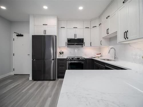 201-4474 Wellington Rd, Nanaimo, BC - Indoor Photo Showing Kitchen With Upgraded Kitchen