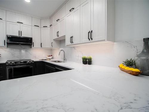 201-4474 Wellington Rd, Nanaimo, BC - Indoor Photo Showing Kitchen With Upgraded Kitchen