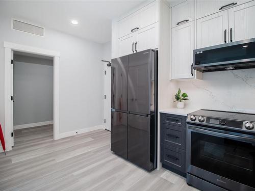 205-4474 Wellington Rd, Nanaimo, BC - Indoor Photo Showing Kitchen