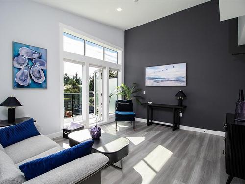 302-4474 Wellington Rd, Nanaimo, BC - Indoor Photo Showing Living Room