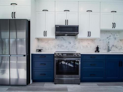 302-4474 Wellington Rd, Nanaimo, BC - Indoor Photo Showing Kitchen With Upgraded Kitchen