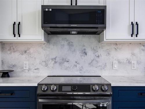 302-4474 Wellington Rd, Nanaimo, BC - Indoor Photo Showing Kitchen