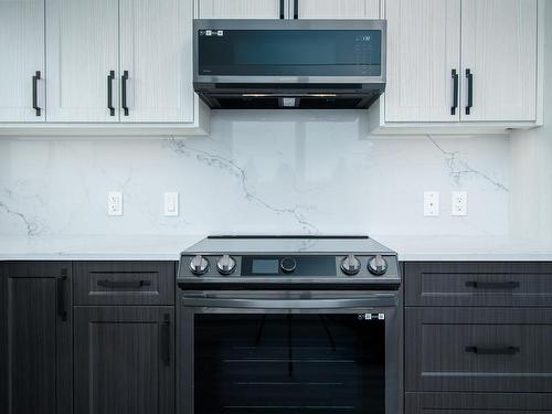 204-4474 Wellington Rd, Nanaimo, BC - Indoor Photo Showing Kitchen