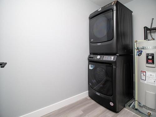 204-4474 Wellington Rd, Nanaimo, BC - Indoor Photo Showing Laundry Room