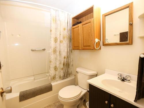 1468 Agate Bay Rd, Barriere, BC - Indoor Photo Showing Bathroom