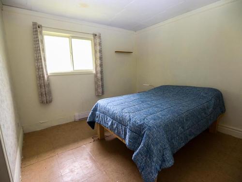 1468 Agate Bay Rd, Barriere, BC - Indoor Photo Showing Bedroom