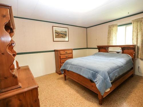 1468 Agate Bay Rd, Barriere, BC - Indoor Photo Showing Bedroom