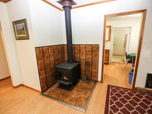 1468 Agate Bay Rd, Barriere, BC - Indoor With Fireplace