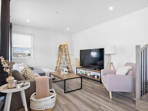 Salon - 316A-5505 Rue De Châteauneuf, Brossard, QC - Indoor Photo Showing Living Room