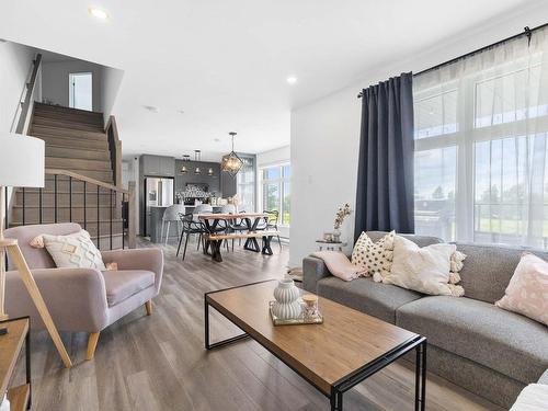 Salon - 316A-5505 Rue De Châteauneuf, Brossard, QC - Indoor Photo Showing Living Room