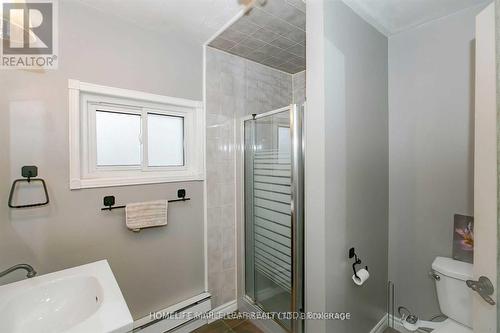 13 Harold Street, Brampton (Downtown Brampton), ON - Indoor Photo Showing Bathroom