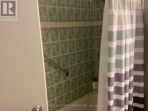 27 Laurent Boulevard, Kawartha Lakes, ON - Indoor Photo Showing Bathroom
